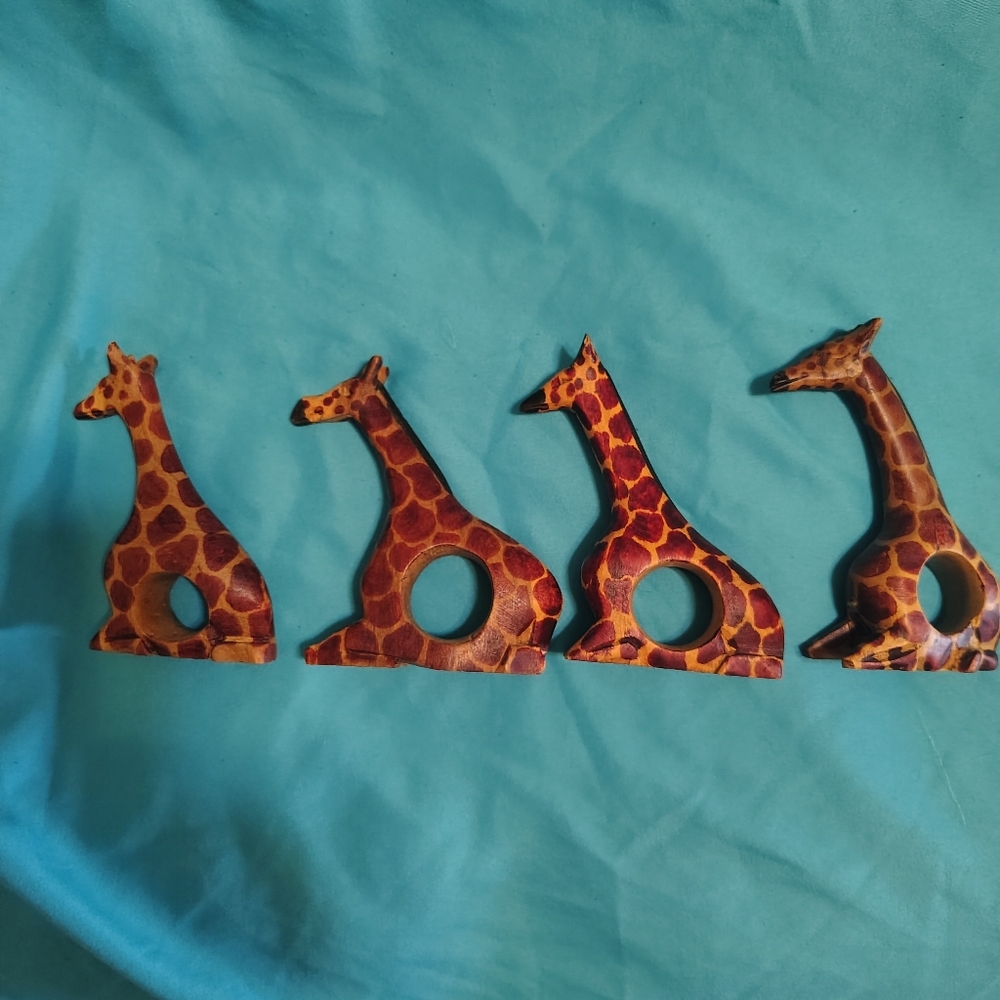 Giraffe / Wooden Napkin Rings Set